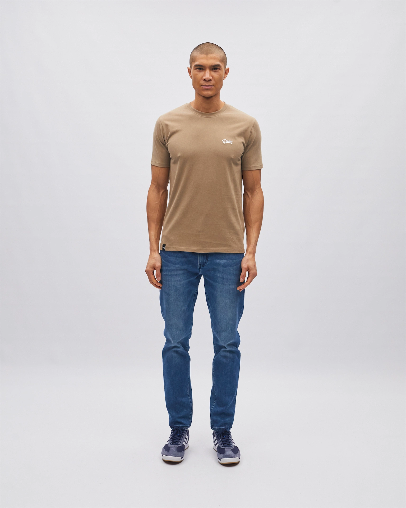 Basic Caden O Neck Tee Walnut Bark