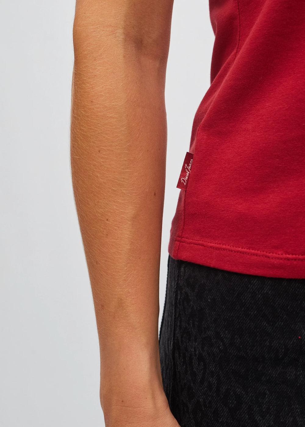 Granada Tee Solar Red