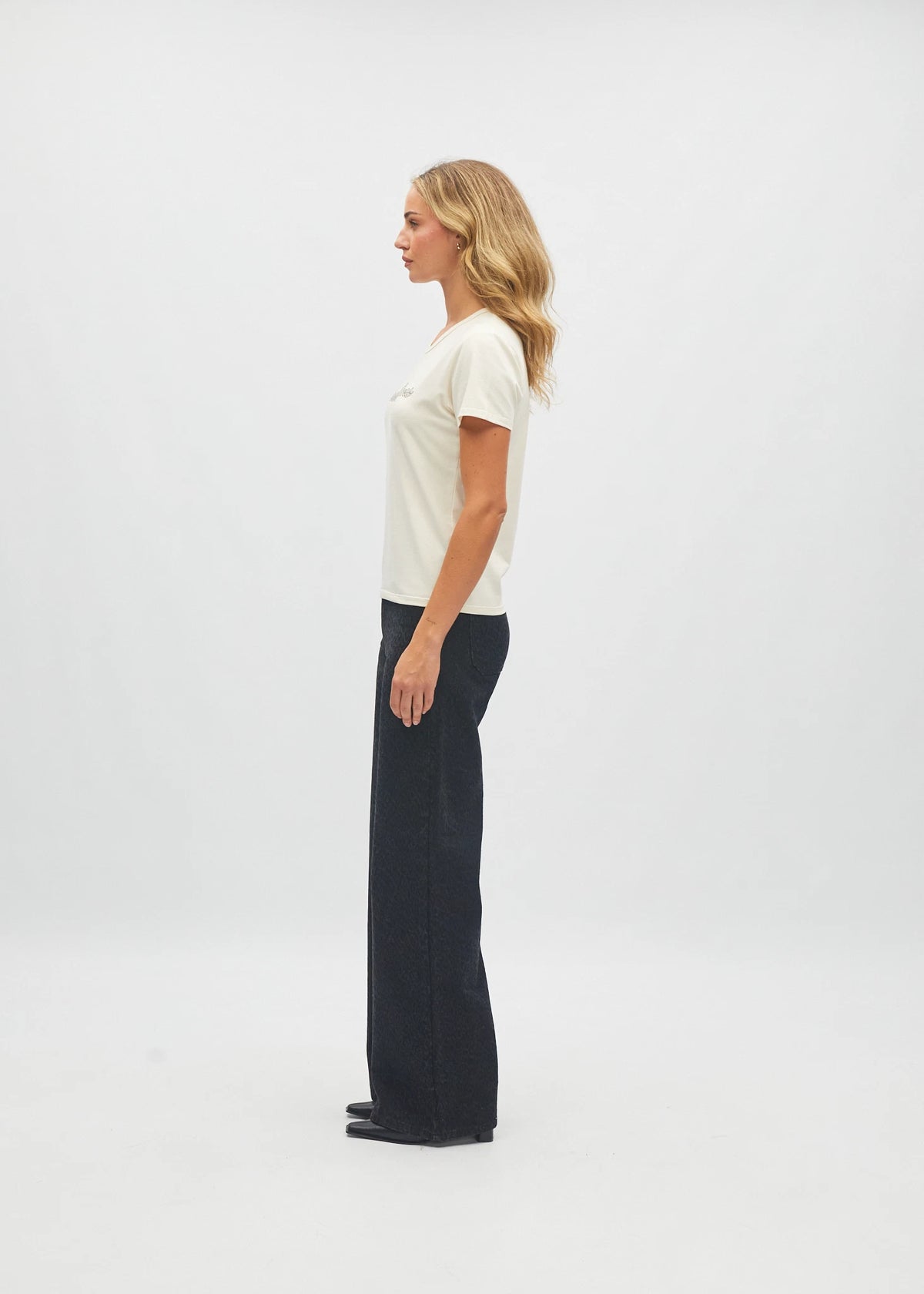 Granada Tee Dove White