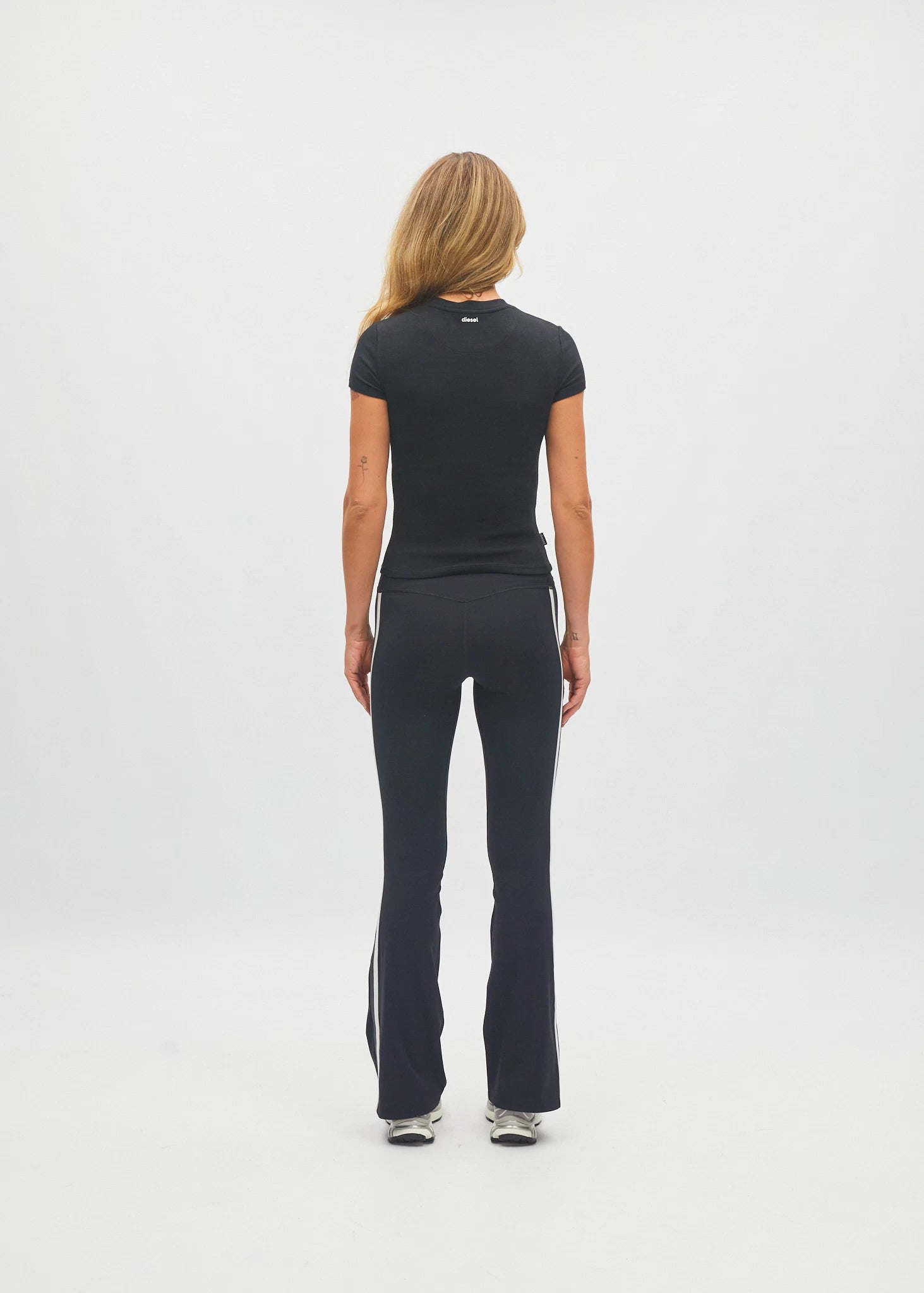 Roswynn Tee Studio Black