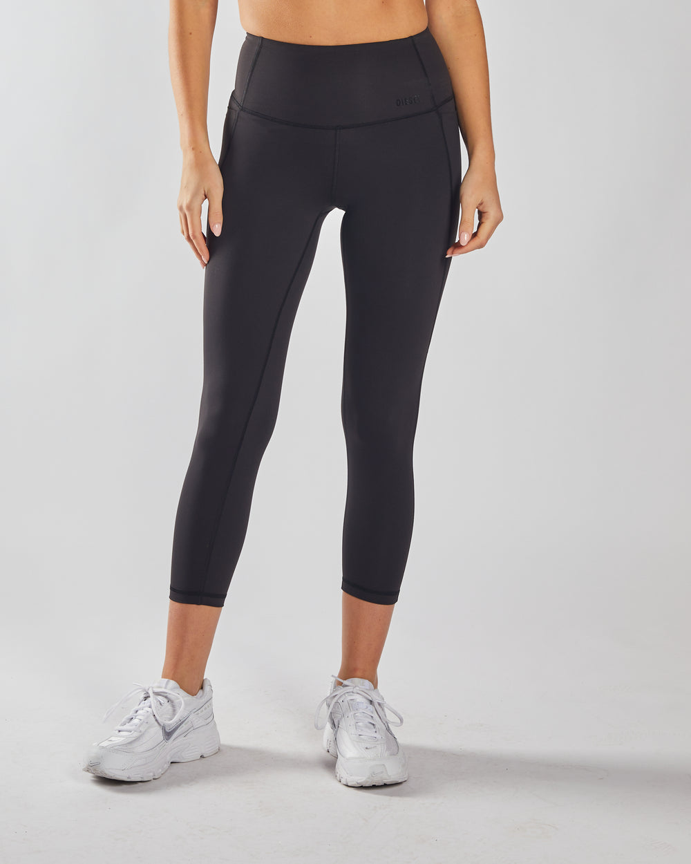 Sofia Capri Leggings Black