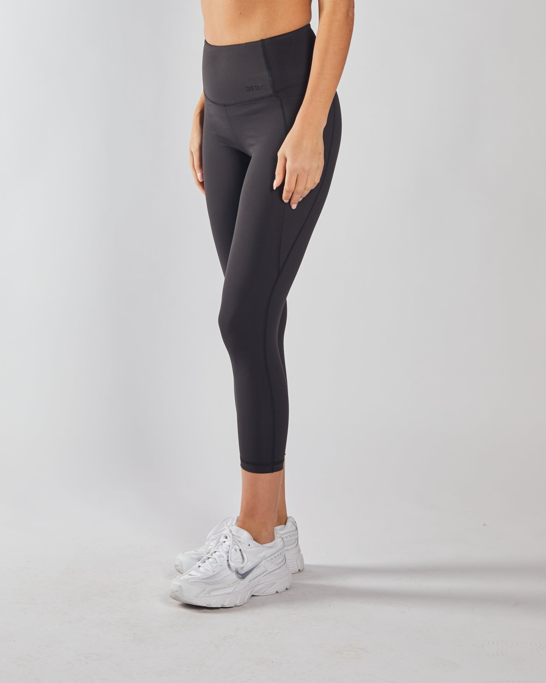 Sofia Capri Leggings Black