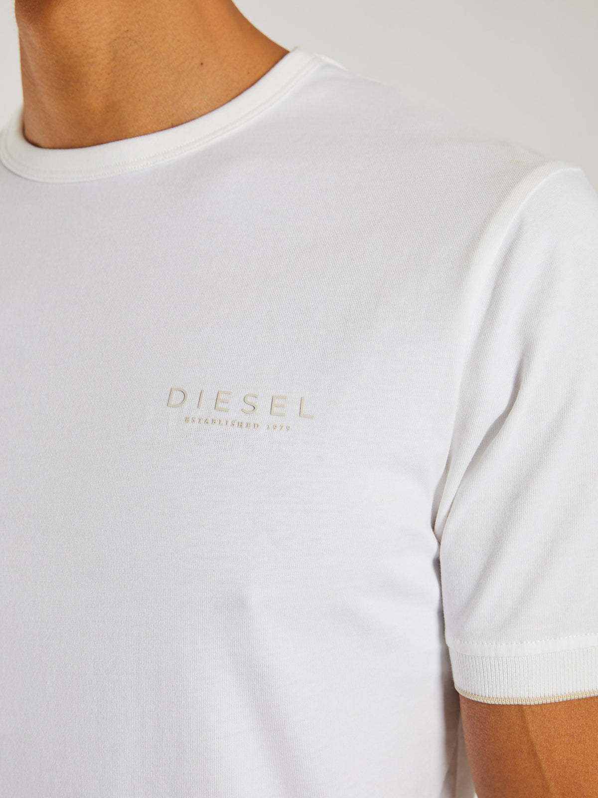 Taha Tee Dove White
