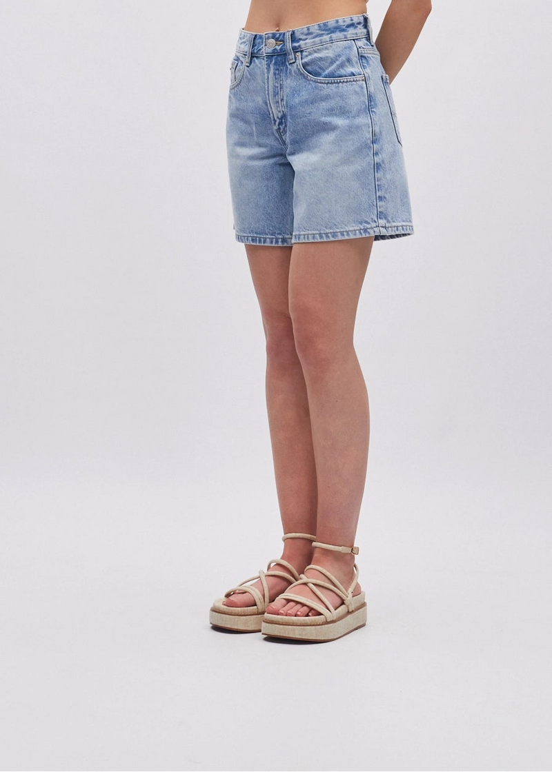 Taylor Short Light Blue