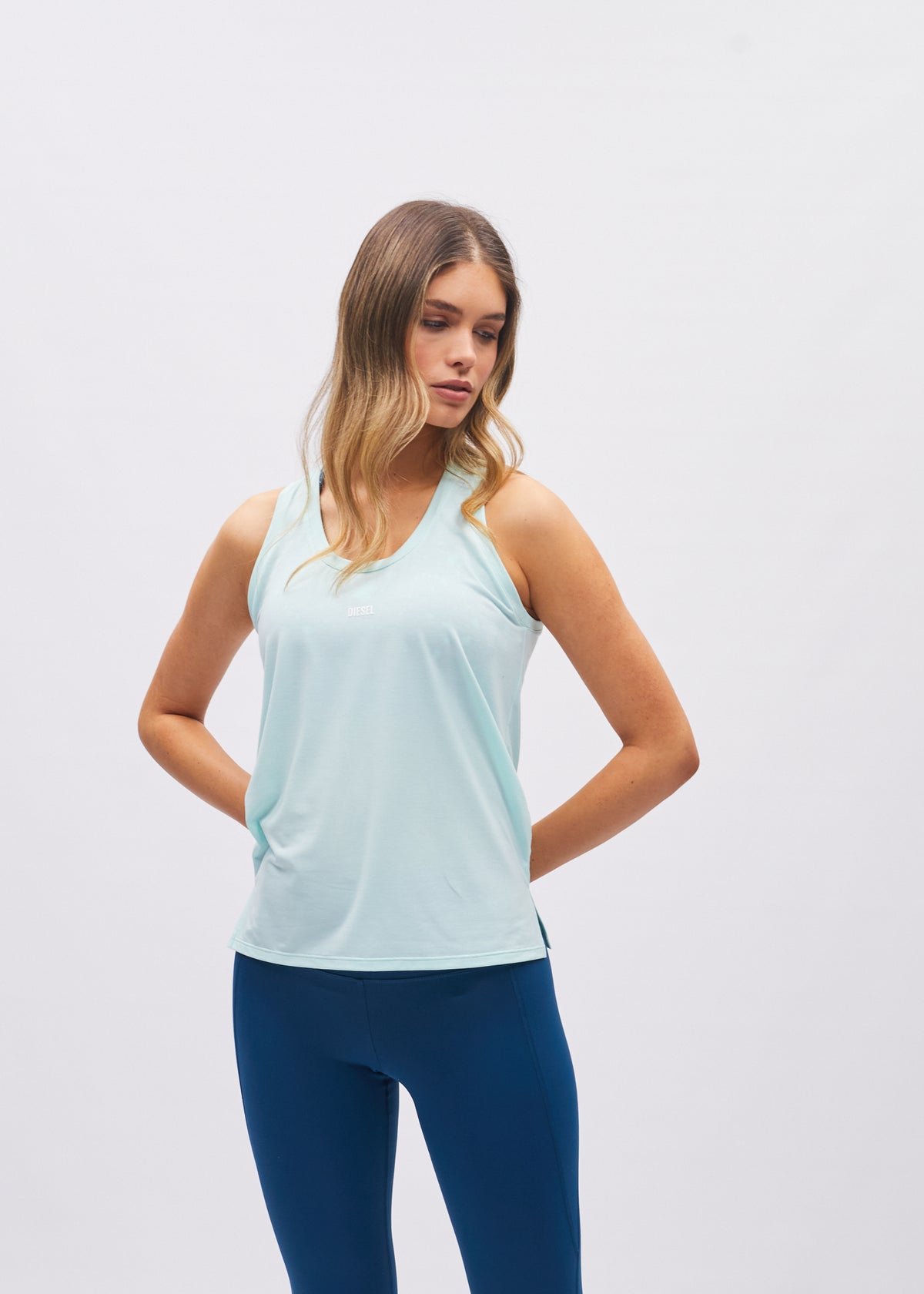 Piri Vest Aqua Bleach
