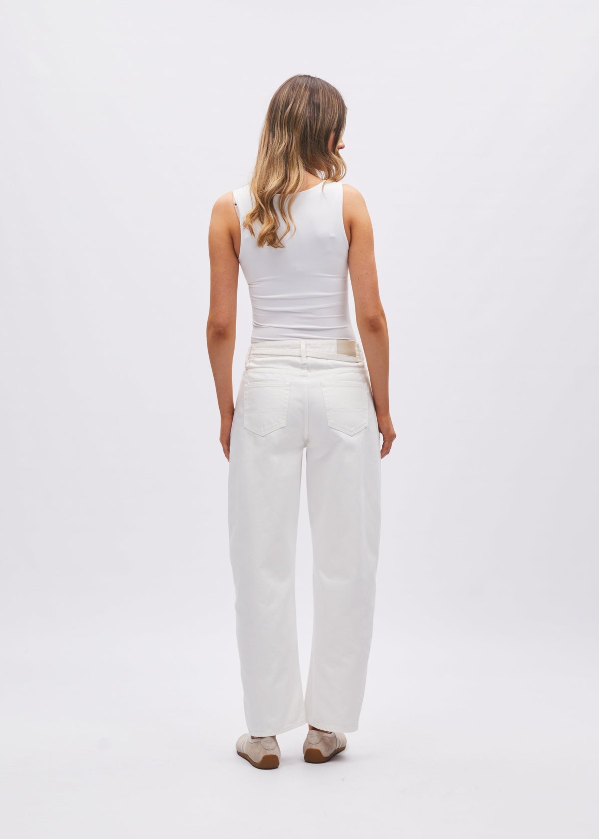 Amber Barrel Leg Jean White