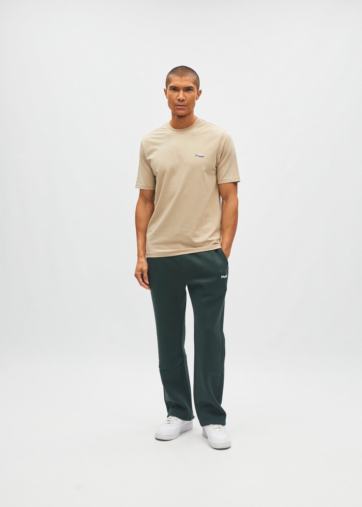Walt Tee Camel Court